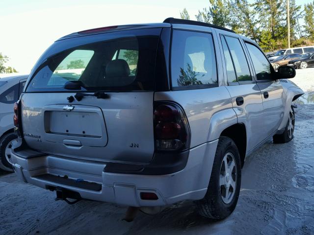 1GNDS13S752365809 - 2005 CHEVROLET TRAILBLAZE GRAY photo 4