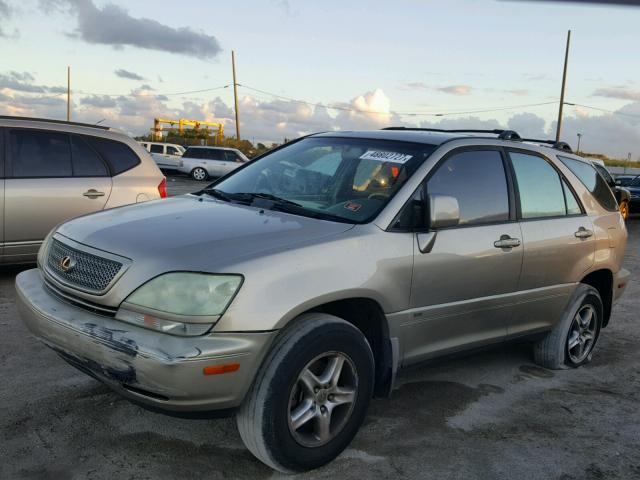 JTJGF10U120136689 - 2002 LEXUS RX 300 GOLD photo 2