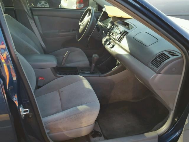 4T1BE32K84U357818 - 2004 TOYOTA CAMRY LE 蓝色 照片 5
