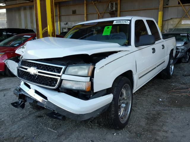 2GCEC13T161169790 - 2006 CHEVROLET SILVERADO WHITE photo 2