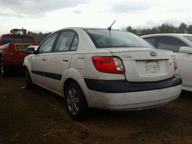 KNADE123986426842 - 2008 KIA RIO BASE WHITE photo 3