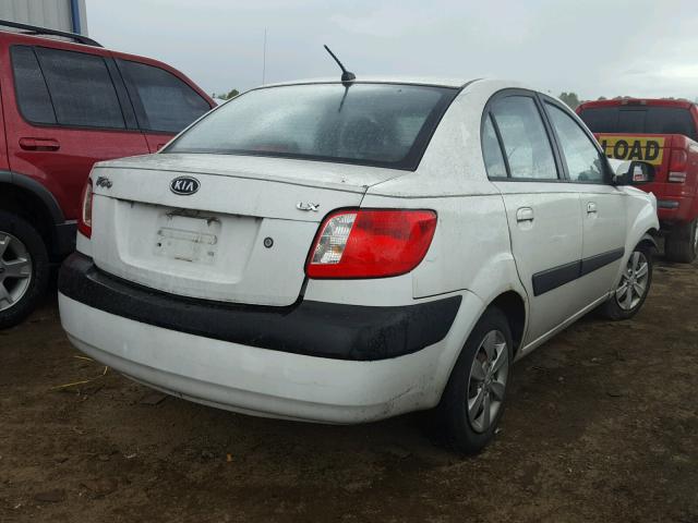 KNADE123986426842 - 2008 KIA RIO BASE WHITE photo 4