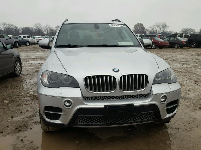 5UXZW0C52BL659310 - 2011 BMW X5 XDRIVE3 Արծաթագույն լուսանկար 9