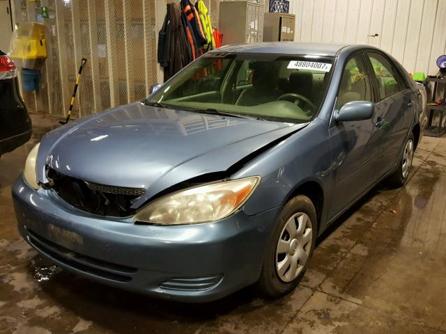 4T1BE32K62U579464 - 2002 TOYOTA CAMRY LE BLUE photo 2