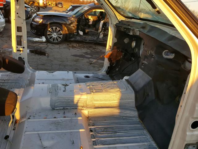 1GYUKJEF0AR184362 - 2010 CADILLAC ESCALADE E WHITE photo 5