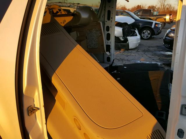 1GYUKJEF0AR184362 - 2010 CADILLAC ESCALADE E WHITE photo 6