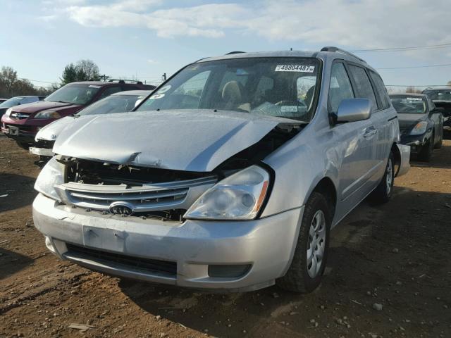 KNDMG4C3XA6340782 - 2010 KIA SEDONA LX SILVER photo 2