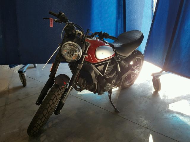 ML015ANMXHT010911 - 2017 DUCATI SCRAMBLER RED photo 2