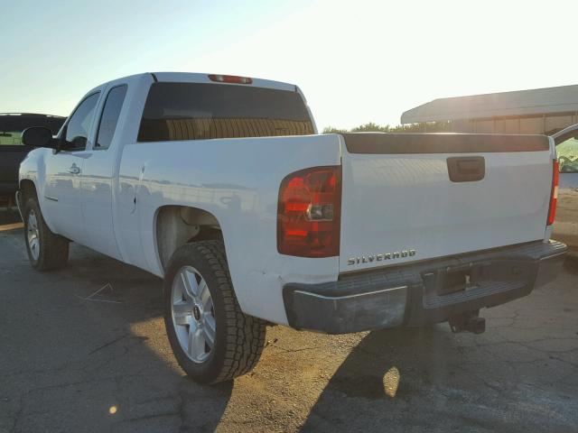 2GCEC19JX81218817 - 2008 CHEVROLET SILVERADO WHITE photo 3