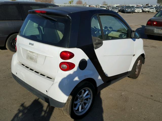 WMEEJ31X29K214863 - 2009 SMART FORTWO PUR WHITE photo 4