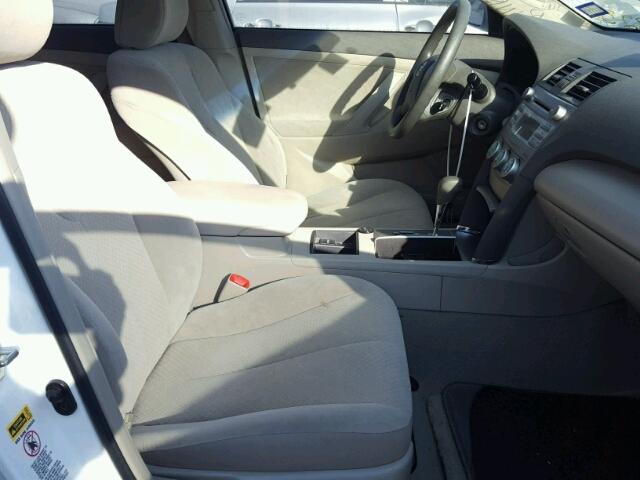 4T1BE46K49U909256 - 2009 TOYOTA CAMRY BASE WHITE photo 5