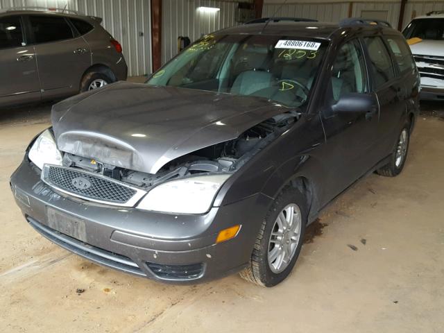 1FAFP36N95W311253 - 2005 FORD FOCUS ZXW GRAY photo 2