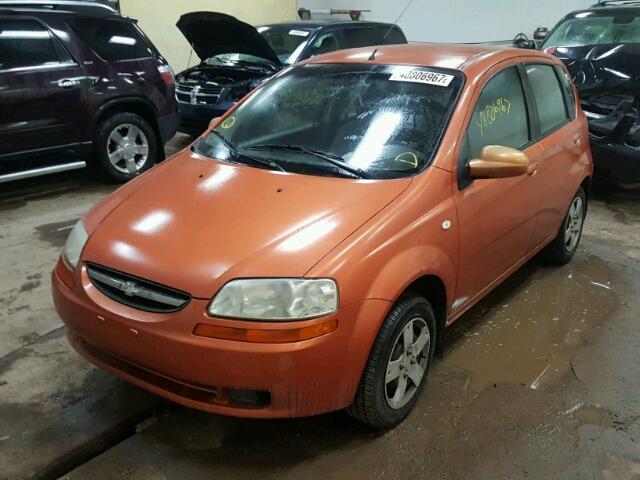 KL1TD66666B614409 - 2006 CHEVROLET AVEO BASE ORANGE photo 2