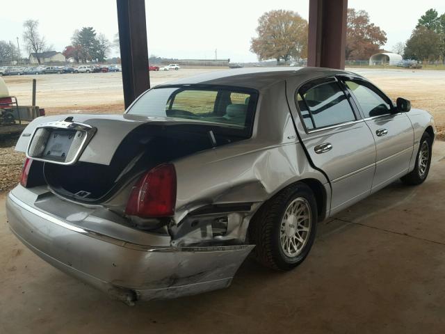 1LNFM82W6WY734503 - 1998 LINCOLN TOWN CAR S SILVER photo 4