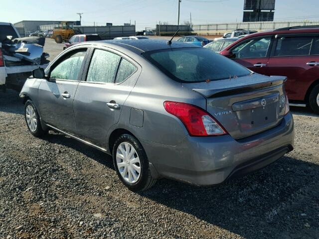 3N1CN7APXHL904409 - 2017 NISSAN VERSA S GRAY photo 3