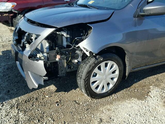 3N1CN7APXHL904409 - 2017 NISSAN VERSA S GRAY photo 9