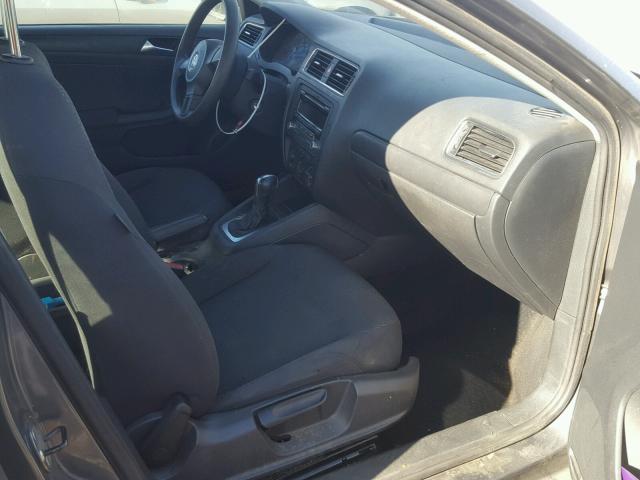 3VW2K7AJ5CM365646 - 2012 VOLKSWAGEN JETTA BASE 灰色 照片 5