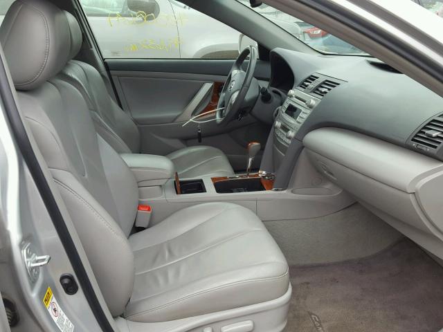 4T4BF3EK6BR143485 - 2011 TOYOTA CAMRY BASE SILVER photo 5