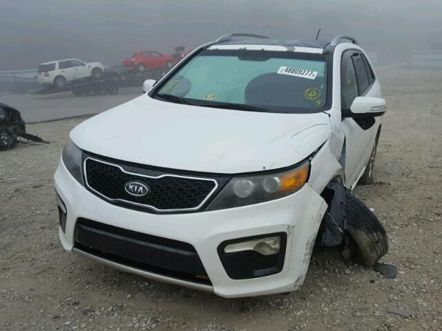 5XYKWDA24BG138006 - 2011 KIA SORENTO SX WHITE photo 2