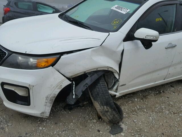 5XYKWDA24BG138006 - 2011 KIA SORENTO SX WHITE photo 9