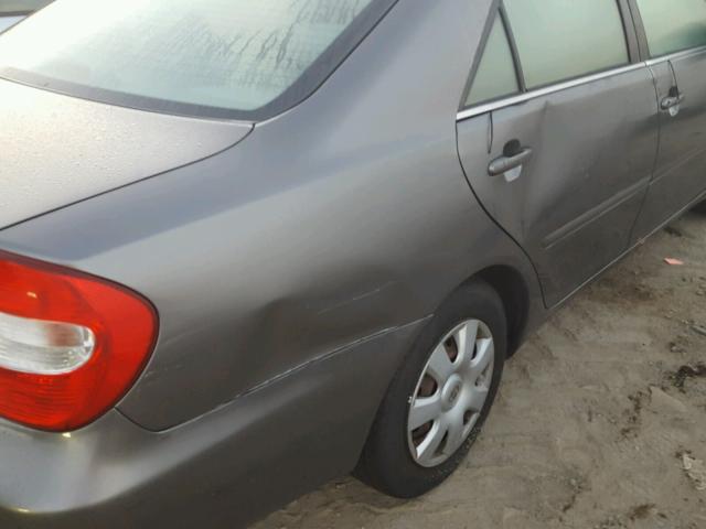 JTDBE32KX20036615 - 2002 TOYOTA CAMRY LE 石墨色 照片 9