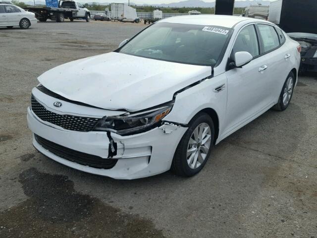 5XXGU4L34JG204087 - 2018 KIA OPTIMA EX WHITE photo 2