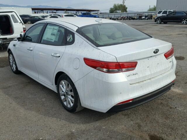 5XXGU4L34JG204087 - 2018 KIA OPTIMA EX WHITE photo 3