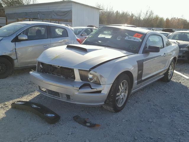 1ZVFT82H265103092 - 2006 FORD MUSTANG GT SILVER photo 2