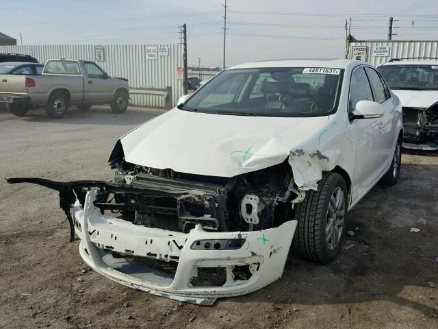 3VWKJ71K06M654238 - 2006 VOLKSWAGEN JETTA 2.0T WHITE photo 2