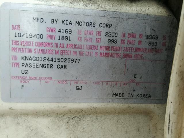 KNAGD124415025977 - 2001 KIA OPTIMA MAG WHITE photo 10