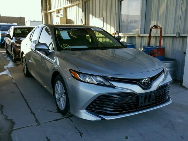 JTNB11HK9J3014993 - 2018 TOYOTA CAMRY L Gümüş foto 1