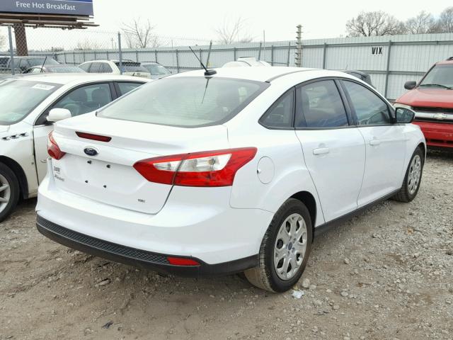 1FAHP3F24CL235907 - 2012 FORD FOCUS SE WHITE photo 4