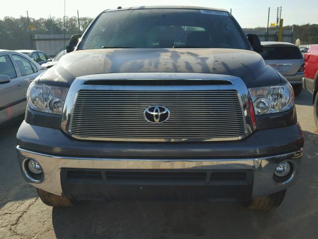 5TFEM5F18DX064999 - 2013 TOYOTA TUNDRA CRE GRAY photo 9