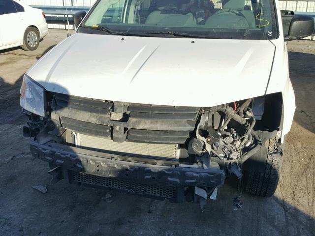 2D4RN3D12AR380353 - 2010 DODGE GRAND CARA WHITE photo 9