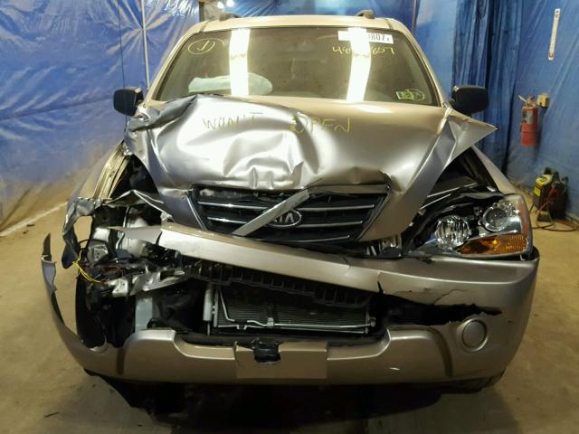 KNDJC735285828898 - 2008 KIA SORENTO EX TAN photo 9