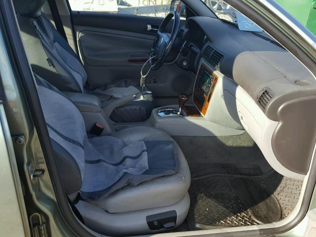 WVWRH63B14P097108 - 2004 VOLKSWAGEN PASSAT GLX GREEN photo 5