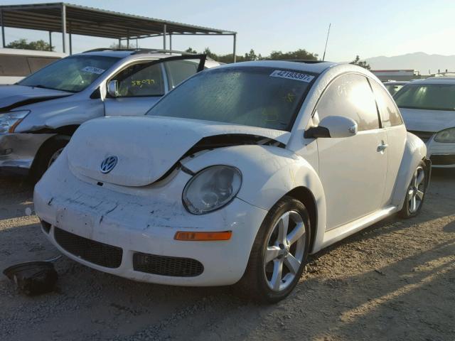 3VWFW31C78M517885 - 2008 VOLKSWAGEN NEW BEETLE WHITE photo 2