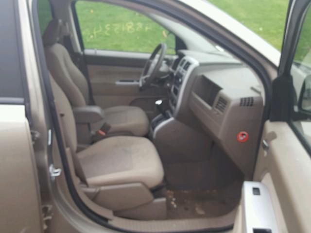 1J8FF47WX8D568411 - 2008 JEEP COMPASS SP 棕色 照片 5