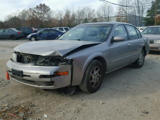 JN1CA21A1WT308656 - 1998 NISSAN MAXIMA GLE SILVER photo 2