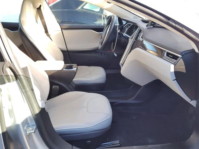 5YJSA1DP9DFP18043 - 2013 TESLA MODEL S Silber Foto 5
