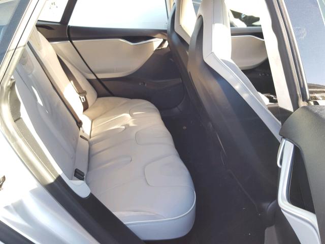 5YJSA1DP9DFP18043 - 2013 TESLA MODEL S Silber Foto 6