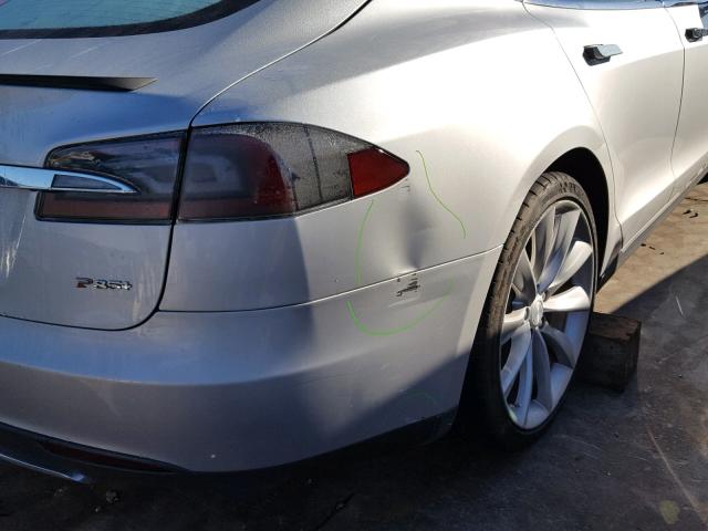5YJSA1DP9DFP18043 - 2013 TESLA MODEL S Silber Foto 9