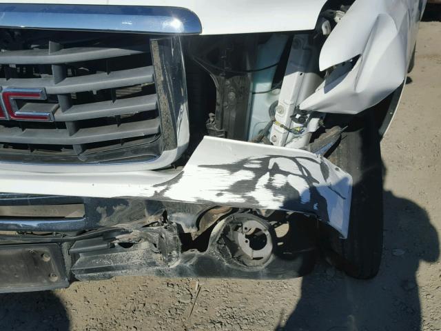 1GTHC24K08E116492 - 2008 GMC SIERRA C25 WHITE photo 9