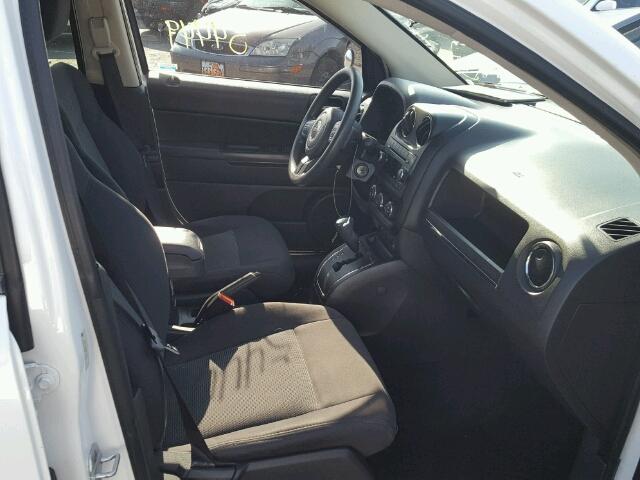 1J4NT1FAXBD138685 - 2011 JEEP COMPASS SP WHITE photo 5