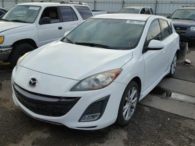 JM1BL1H53A1318339 - 2010 MAZDA 3 S WHITE photo 2