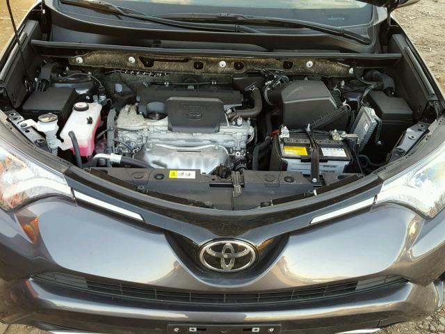 JTMWFREV3HJ116834 - 2017 TOYOTA RAV4 XLE GRAY photo 7