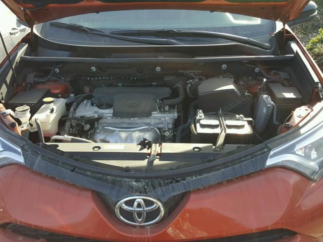 2T3JFREV8GW446186 - 2016 TOYOTA RAV4 SE RED photo 7