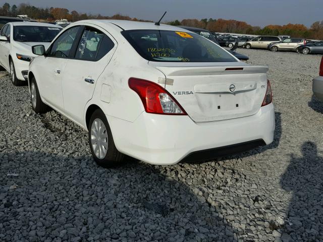 3N1CN7AP6HK440556 - 2017 NISSAN VERSA S WHITE photo 3