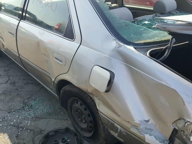 JT2BG28K9X0341244 - 1999 TOYOTA CAMRY LE თაფლისფერი ფოტო 9