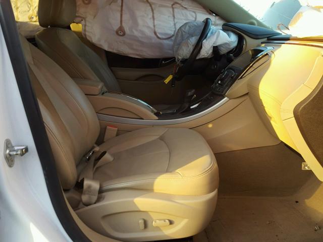 1G4GC5ED7BF186792 - 2011 BUICK LACROSSE C WHITE photo 5